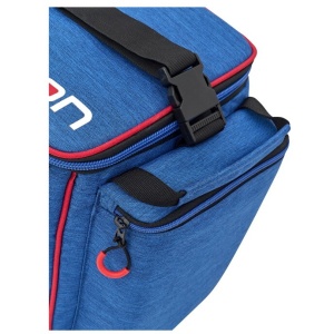 Geanta Daiwa N'Zon Accessory Bag vedere frontală cu buzunare externe și bază ranforsată.