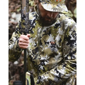 Jacheta de vanatoare Blaser HunTec Flash Midlayer Camo cu Stormfleece si material respirabil pentru vanatoare montana.