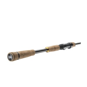 Daiwa Legalis Spin – lansetă ultra-rapidă, blank HMC+, inele Seaguide Titanium Oxid. Ideală pentru spinning modern și năluci ușoare–medii.