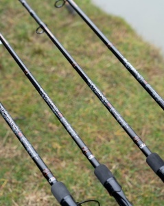 Lansetă Trabucco Supremacy XR Distance Feeder 4.00m 150g cu sistem SELD, inele K-SiC și mâner Lock Grip din plută și EVA.