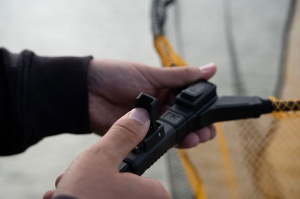 Minciog Sportex Tele Carbon Frame cauciucat 60x50cm cu mâner telescopic 200cm, cadru carbon ușor, ideal pentru pescuit de pe mal sau din barcă.