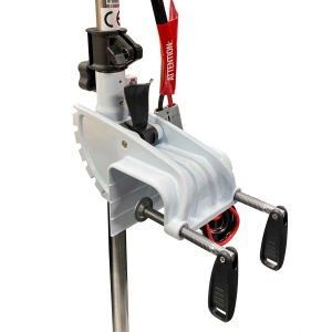Motor electric barcă Watersnake Advance Brushless 70lb 12V cu montaj pe oglindă și port USB.