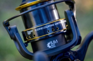 Mulineta Benzár Concourse Method Feeder 8500 – design robust, frână fină și capacitate mare de fir, perfectă pentru pescuit versatile la method feeder.