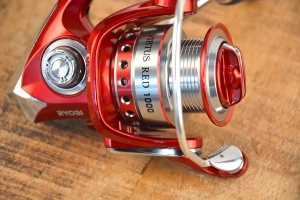 Mulineta Ryobi Virtus Red – design premium, funcționare lină și control superior. Perfectă pentru spinning și tehnici variate. Recomandată de PRO ANGLER.