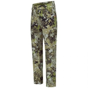 Pantaloni Blaser Resolution HunTec Camo pentru vânătoare activă, cu material elastic 4-way stretch, ventilație laterală și camuflaj premium pentru teren variat.