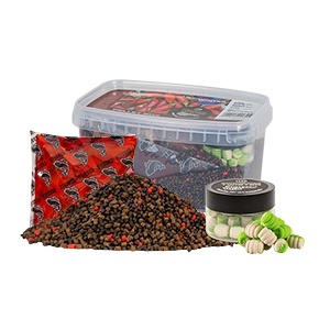 Benzar Mix Winter Pellet Box + Wafters Benzar Twister – kit complet pentru method feeder în apă rece, cu pelete gata de umectare, aditiv lichid inclus și wafters bonus, pentru eficiență maximă iarna.