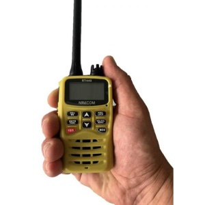 Statie VHF portabila Navicom RT440 6W compacta cu radio FM integrat etanseitate IPX7 si tehnologie WDT