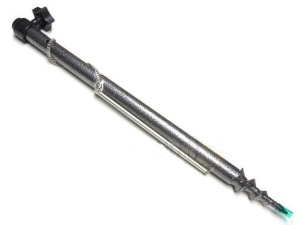 Suport rezistent Formax pentru umbrele de pescuit, fabricat din oțel inoxidabil de 45cm, dotat cu cap burghiu de 8cm pentru soluri dure, diametru interior de 20mm și bară metalică pentru blocarea tijei.