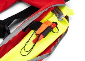 Vestă de salvare autogonflabilă roșie cu ham integrat certificat ISO 12401 Plastimo Pilot 165 pentru ambarcațiuni.