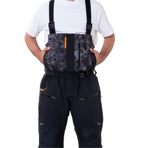 Costum tehnic de iarnă Graff WARMGUARD Winter Set 219-O-B-4 Black, jachetă și pantalon de culoare neagră, echipat cu membrană BRATEX de 25.000mm, izolație SUBZERO, finisaj hidrofob DRY CARE și fermoare etanșe YKK AquaGuard.