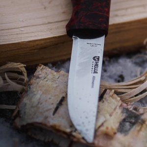 Cutit Helle Allmenn cu lama 90 mm din otel 12C27 si maner din mesteacan cret, fabricat manual in Norvegia pentru bushcraft si outdoor