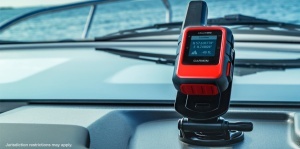 Garmin inReach Mini 2 Marine Bundle – dispozitiv compact de comunicare prin satelit Iridium®, cu SOS interactiv, mesagerie bidirecțională, TracBack®, busolă digitală și autonomie extinsă. Include suport marin și cablu alimentare pentru montaj permanent la