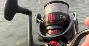 Fir Textil Daiwa Tournament Sinking Feeder Braid 135m Steel Grey - Img 2