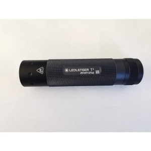Lanterna Ledlenser T2 T Squared 25Yrs Edition – lanternă LED compactă, puternică și extrem de rezistentă, cu 240 lumeni, design premium Smokey Blue și garanție 25 de ani.