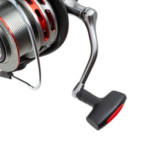 Mulineta Carp Expert Fine Method Feeder cu tambur metalic și raport rapid 5.2:1, concepută pentru pescuit activ la feeder și method feeder