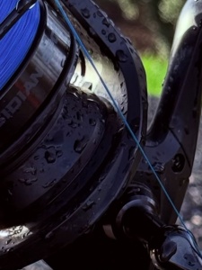 Mulinetă Spod Okuma Obsidian – Cadru C-40X de 500g, recuperare ultra-rapidă 121cm/tur și sistem de oscilație super-lentă pentru distanță maximă.