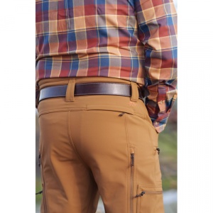Pantaloni vânătoare Blaser Tackle Softshell Rubber Brown, Cordura elastică cu ranforsare Kevlar, impermeabili 10.000 mm, buzunare multiple pentru muniție și accesorii.
