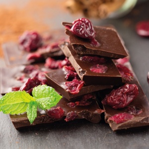 Berrylicious - Tableta ciocolata cu lapte, capsuni si cirese 100G - Img 3