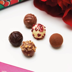 Cutie Safir - Asortiment trufe de ciocolata 180G - Img 3