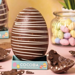 Eggstraordinar - Ou gigant de ciocolata cu lapte si bucati de caramele si fursec 250G - Img 4
