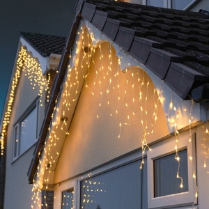 Instalatie Craciun Yoto, Tip Franjuri/Turturi, 7 m, 200 LED-uri, Prelungitor 1.5 m, 8 Jocuri de Lumini, Interconectabila, Conectare la Retea, Fir transparent, Interior/Exterior, Alb Cald