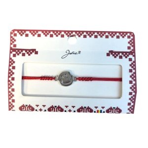 Martisor tip Bratara cu Pandantiv Metalic, Jolie, cu Snur Textil Rosu Impletit, Model Fata Zambitoare, Dimensiune Reglabila, Ambalata Individual