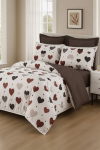 Set Lenjerie Pat 6 Piese din Bumbac Finet – Design cu Inimi în Nuanțe Roșu, Maro & Crem, Look Romantic și Confort Superior pentru un Dormitor Plin de Căldură