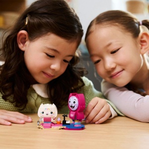 Lego Gabbys Dollhouse Prietenele Pisicute Din Caramizi Ale Lui Gabby 11215 - Img 3