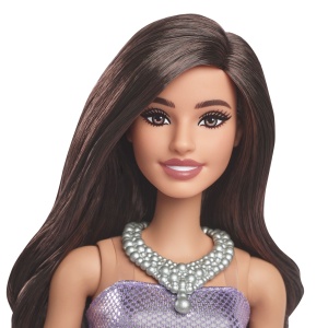 Barbie Fashionistas Papusa Barbie Bruneta Cu Rochie Mov Si Colier - Img 5
