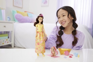 Disney Princess Papusa Bella Cu Catel Si Accesorii - Img 3