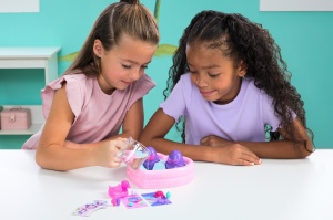 Hatchimals Alive Neon Rainbow Set Petrecere La Piscina - Img 6