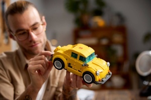 Lego Icons Transformers Bumblebee 10338 - Img 6