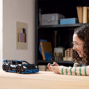 Lego Technic Masina De Curse Porsche Gt4 E-Performance 42176 - Img 3