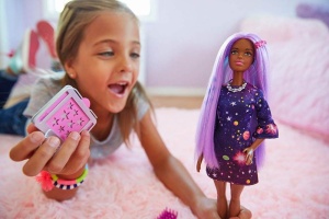 Papusa Barbie Fashionista Fii Hairstilist - Img 4