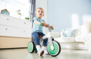 Hape Bicicleta De Echilibru Verde Cu 3 Roti - Img 6