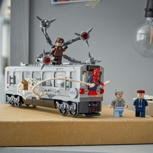 Lego Marvel Lupta Pe Acoperisul Trenului Omul Paianjen Si Doc Ock 76321 - Img 7