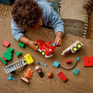 Lego Duplo Camion De Pompieri Cu Furtun Si Pompier 10473 - Img 5