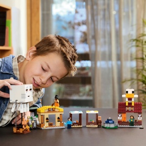 Lego Minecraft Atacul Baloanelor Ghast Asupra Satului 21273 - Img 3