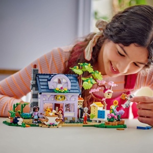 Lego Friends Casa Apicultorilor Si Gradina Cu Flori 42669 - Img 3