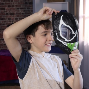 Marvel Spiderman Masca Glow In The Dark Venom Interactiva - Img 3