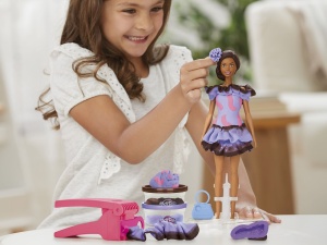 Play Doh Barbie Set Fashionista Ruffles Creatii Vestimentare - Img 4