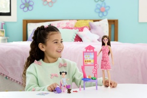 Barbie Set De Joaca Papusa Barbie Bruneta Cu Rochie Roz Face Cariera Profesoara - Img 5