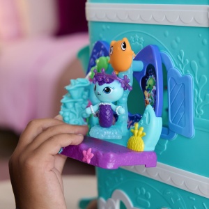 Gabbys Dollhouse Filmul Set Balconul Acvariu Si Figurina Mercat Cu Accesorii - Img 6