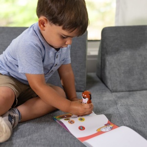 Melissa And Doug Set De Joaca Autocolante Si Stampila Cu Catelus Reincarcabila - Img 3