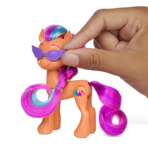 My Little Pony Sunny Starscout Pe Scooter Set Figurina Si 4 Accesorii - Img 6