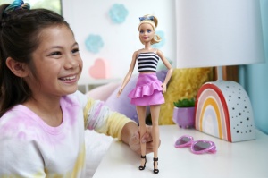 Barbie Papusa Barbie Fashionista Blonda Cu Parul Prins In Coada Si Fusta Roz - Img 3