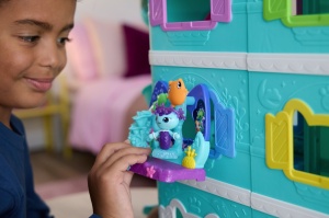 Gabbys Dollhouse Filmul Set Balconul Acvariu Si Figurina Mercat Cu Accesorii - Img 3