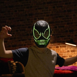Marvel Spiderman Masca Glow In The Dark Venom Interactiva - Img 7