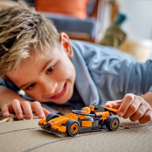 Lego City Pilot F1 Cu Masina De Curse Mclaren 60442 - Img 3