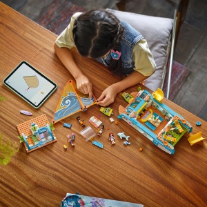 Lego Friends Calatoria Aventuroasa Cu Barca 42664 - Img 3